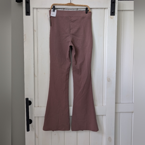 Nike Air Women’s High Waisted Flared Leggings In Smokey Mauve NWT - Picture 6 of 11